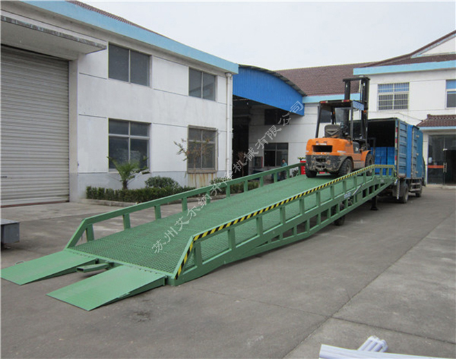 固定式登車(chē)橋