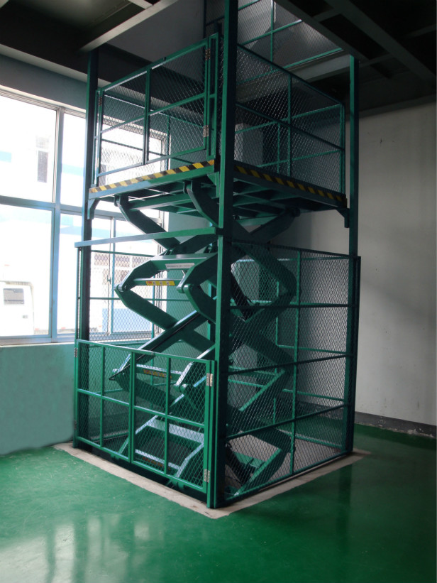 剪叉式升降貨梯（福建廈門）